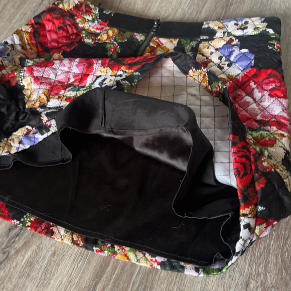 🌼 Forever 21 Floral Quilted Mini Skirt – Size Medium - Picture 11 of 15